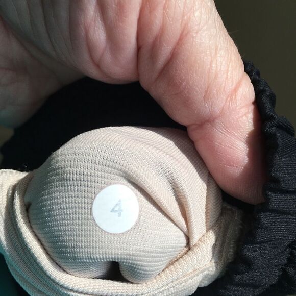 ‎LULULEMON SHORTS IN BLACK FLORAL PRINT - Picture 5 of 5